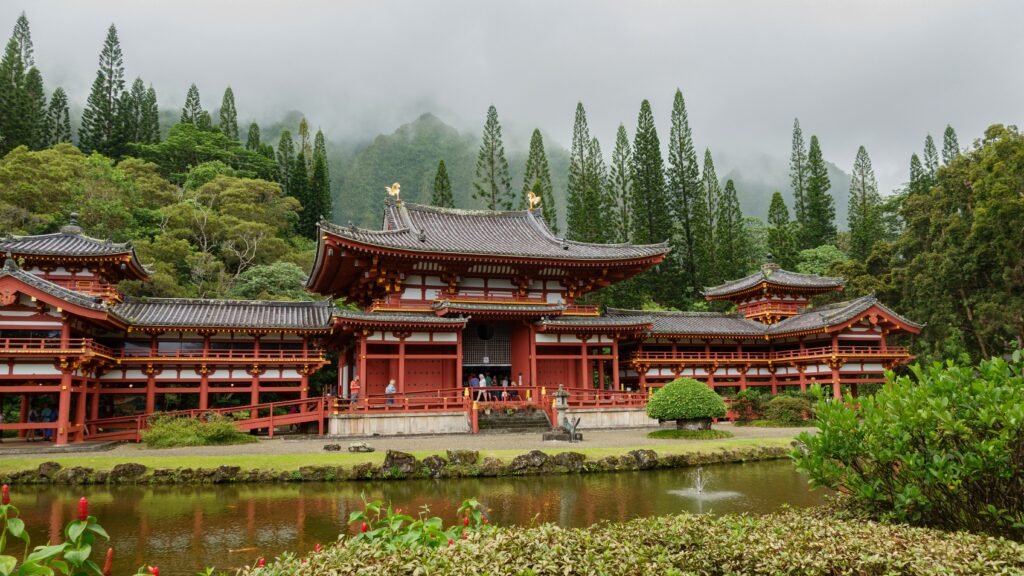 Stunning view of Byodo-In Temple amid lush greenery and mountains in Honolulu, Hawaii.